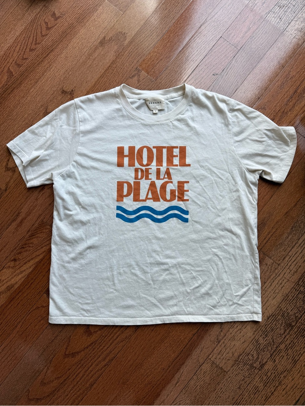 Sezane 'HOTEL DE LA PLAGE' Tee with Medium - Picture 3 of 5